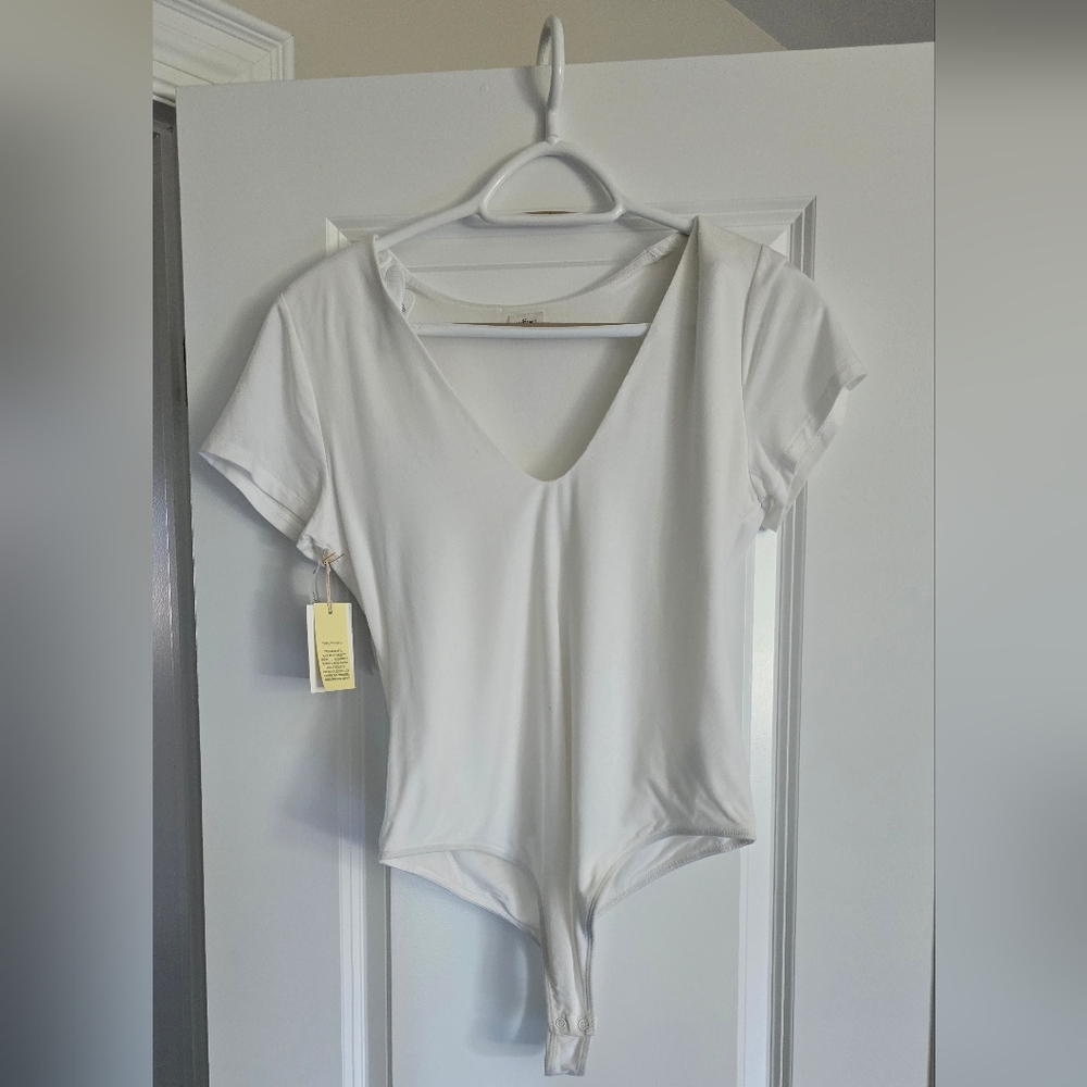 Aritzia Wilfred White V-Neck Bodysuit